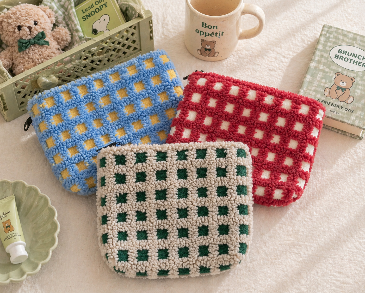 POUCHES